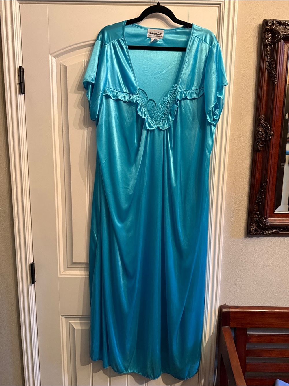 Anthony Richards Turquoise Satin Short-Sleeve Nightgown